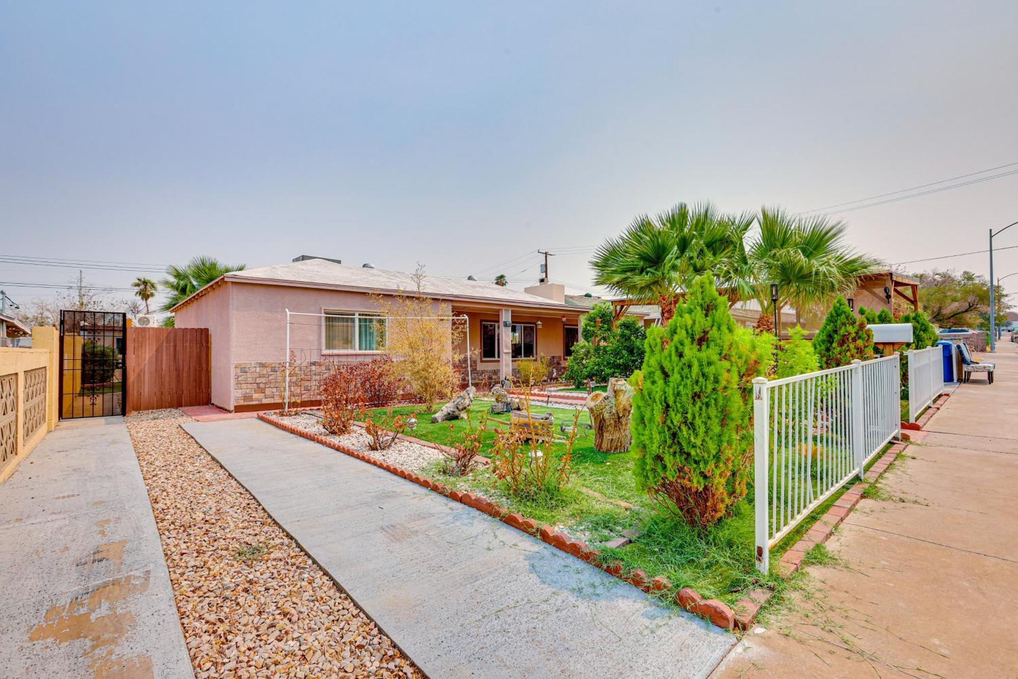 Pet-Friendly Home Near Downtown Henderson Las Vegas Exterior photo